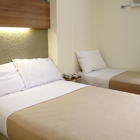 The Center Suites Cebu Stadt Exterior foto