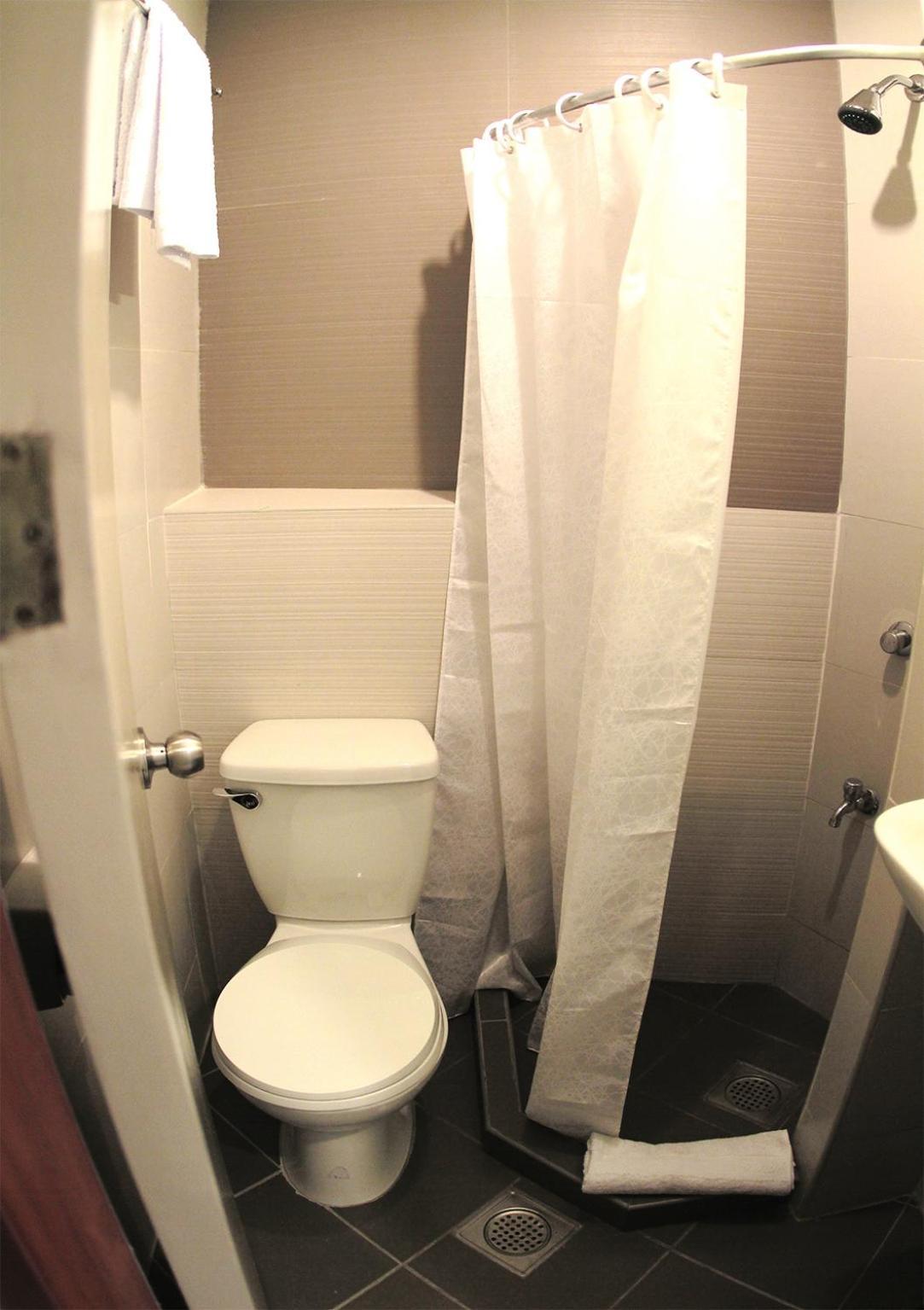 The Center Suites Cebu Stadt Zimmer foto