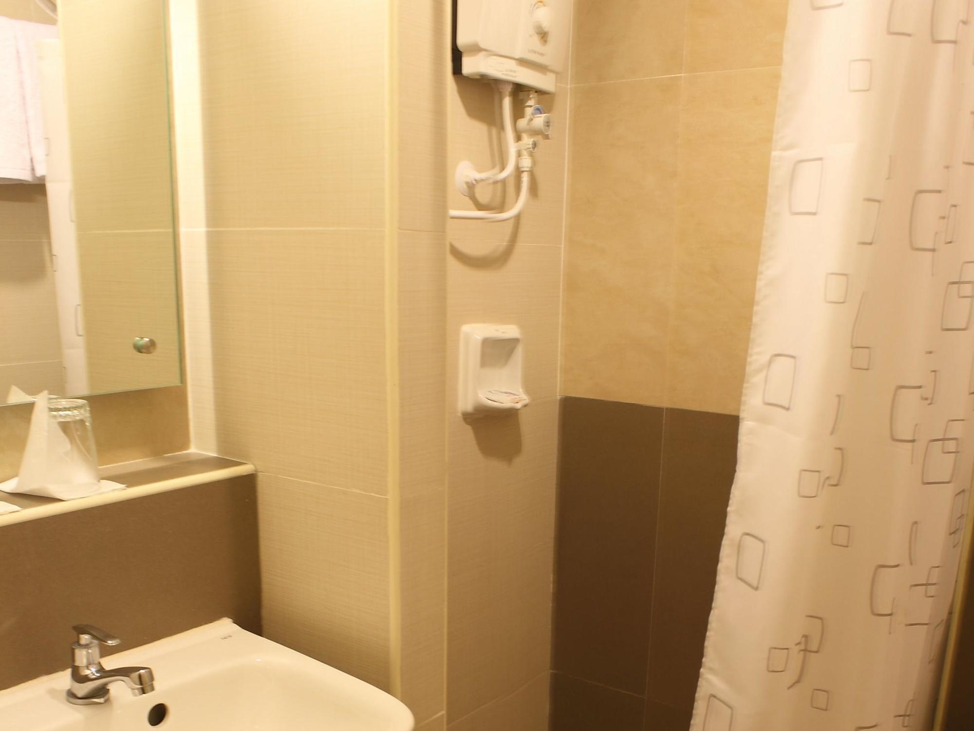 The Center Suites Cebu Stadt Exterior foto