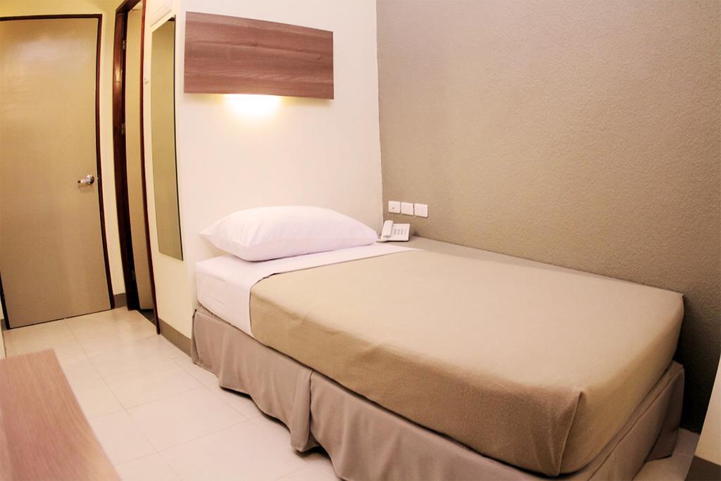 The Center Suites Cebu Stadt Exterior foto