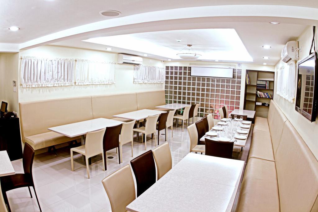 The Center Suites Cebu Stadt Exterior foto