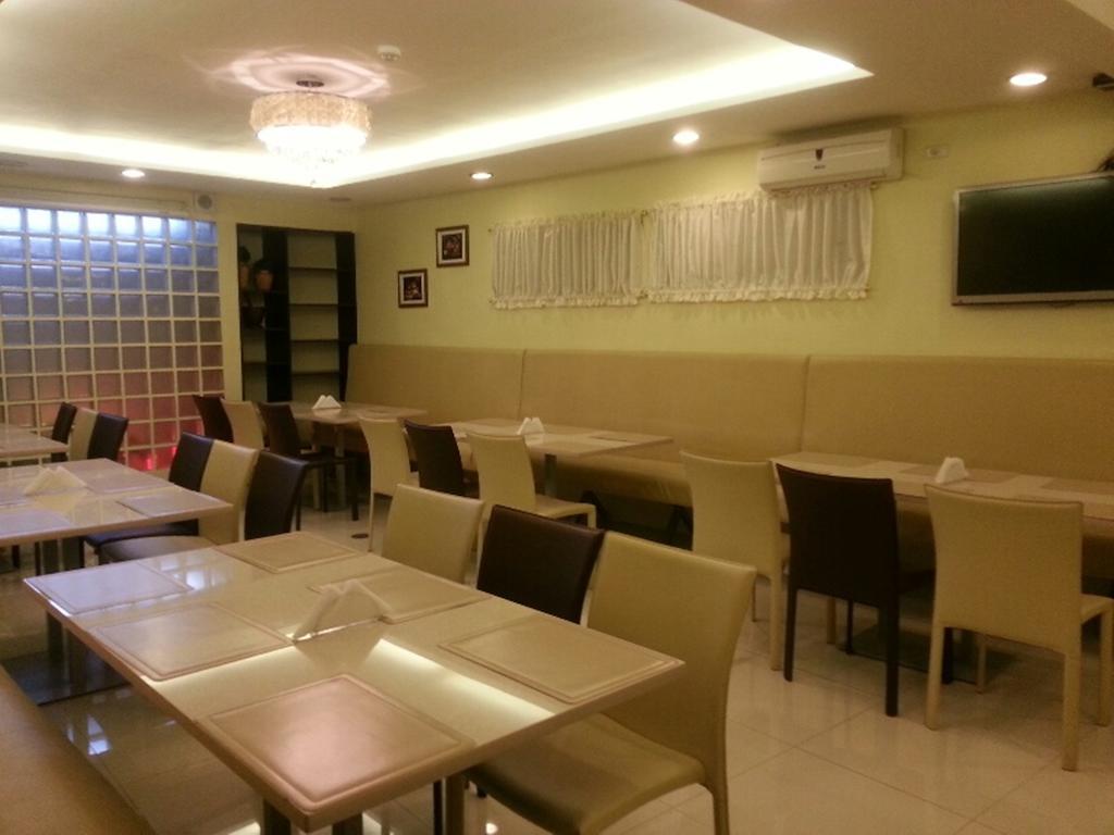 The Center Suites Cebu Stadt Exterior foto