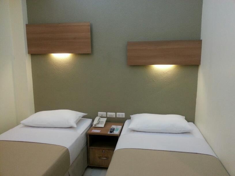The Center Suites Cebu Stadt Exterior foto