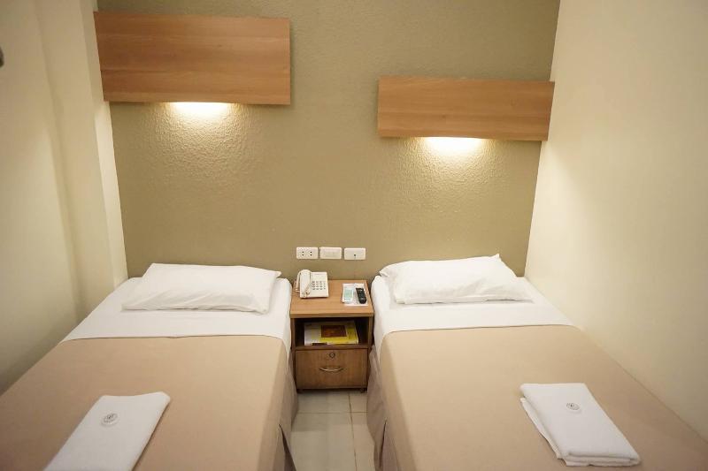 The Center Suites Cebu Stadt Exterior foto