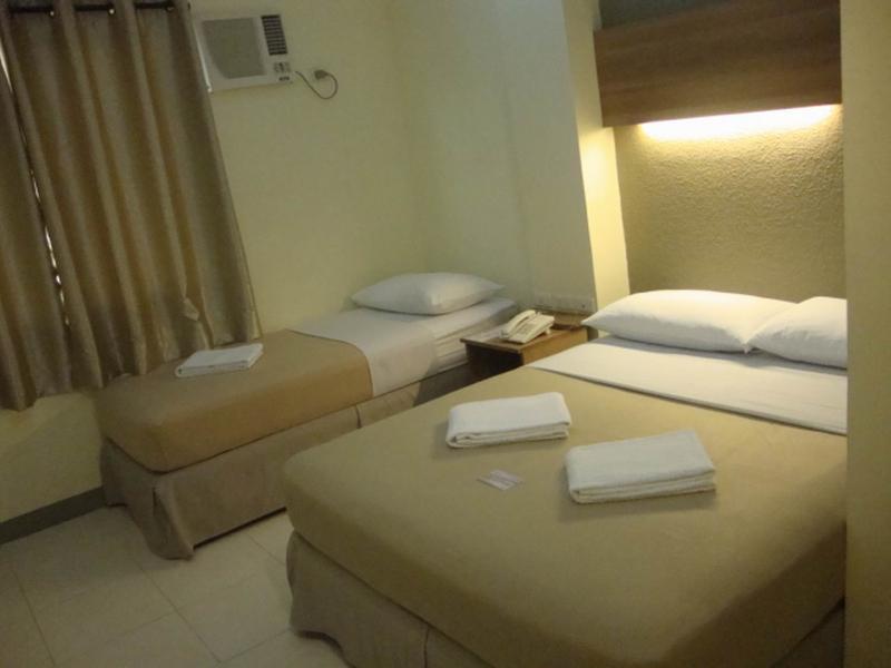 The Center Suites Cebu Stadt Exterior foto