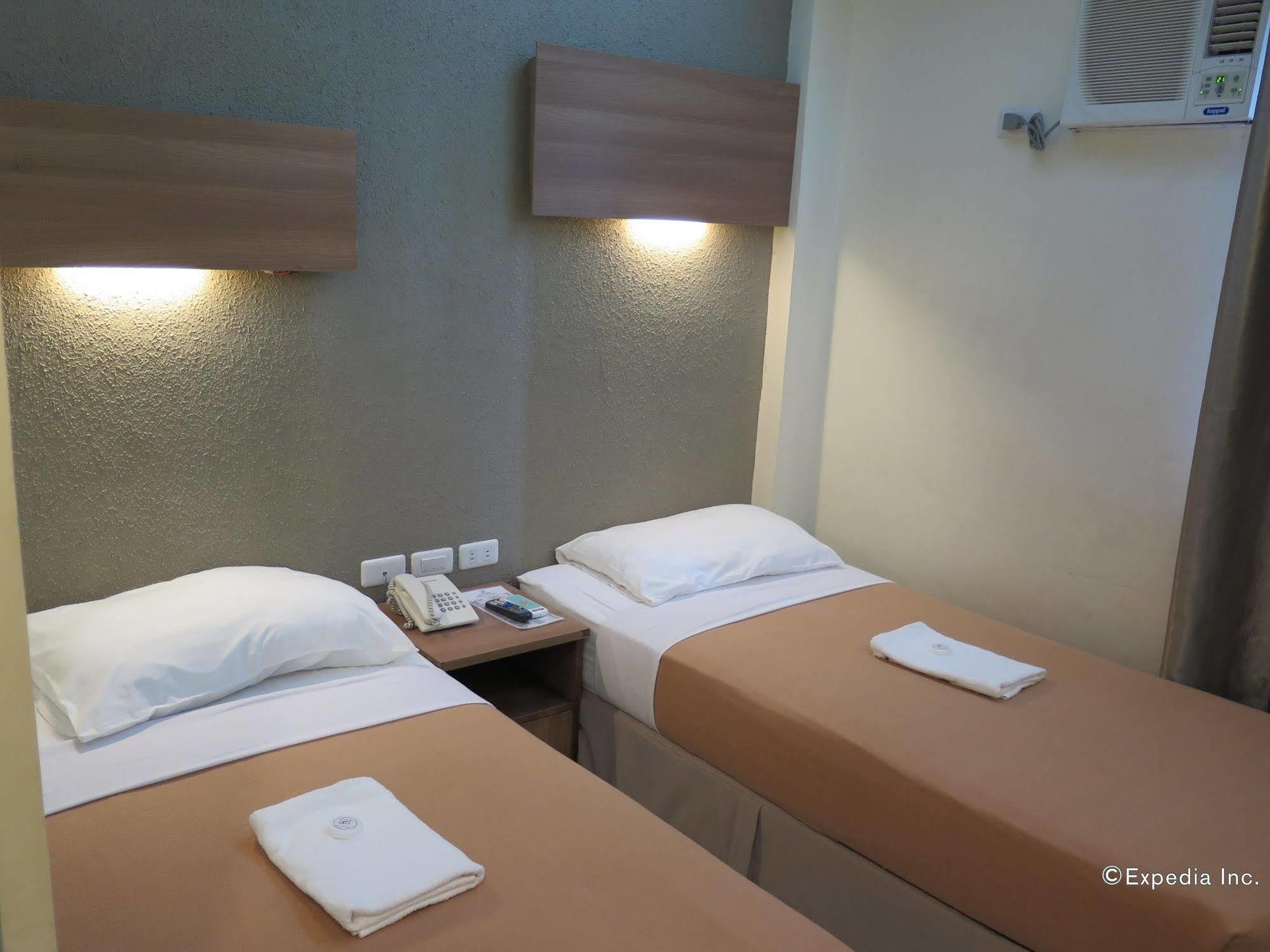 The Center Suites Cebu Stadt Exterior foto