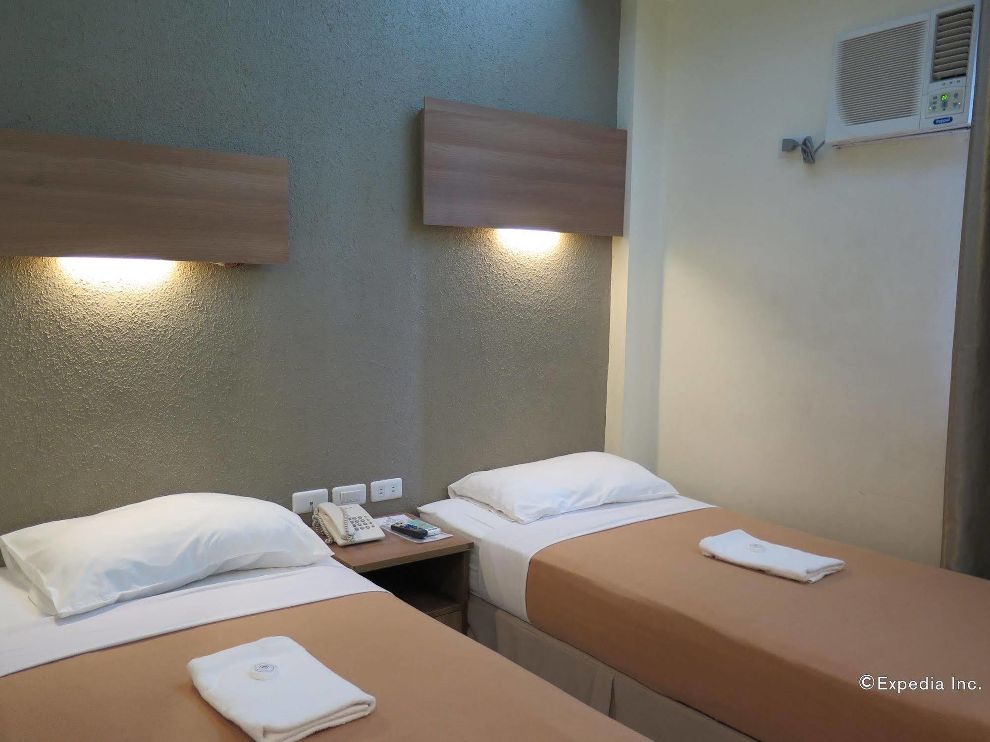 The Center Suites Cebu Stadt Exterior foto