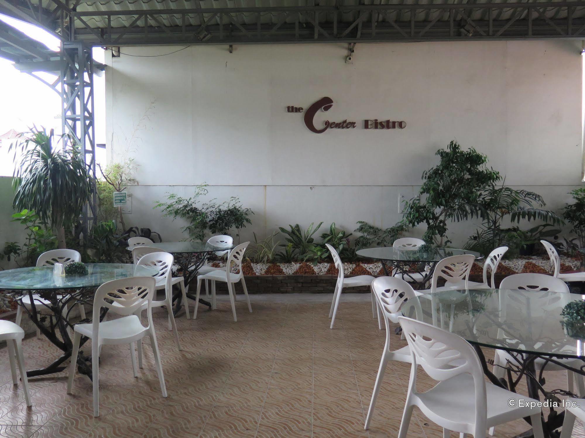 The Center Suites Cebu Stadt Exterior foto