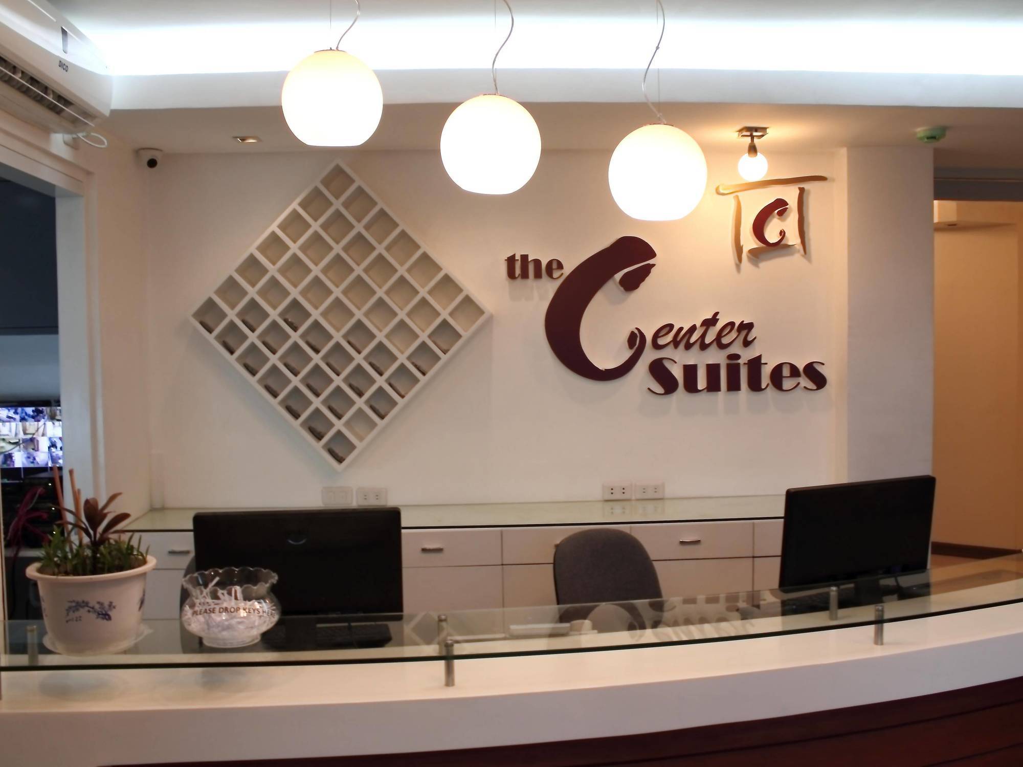 The Center Suites Cebu Stadt Exterior foto