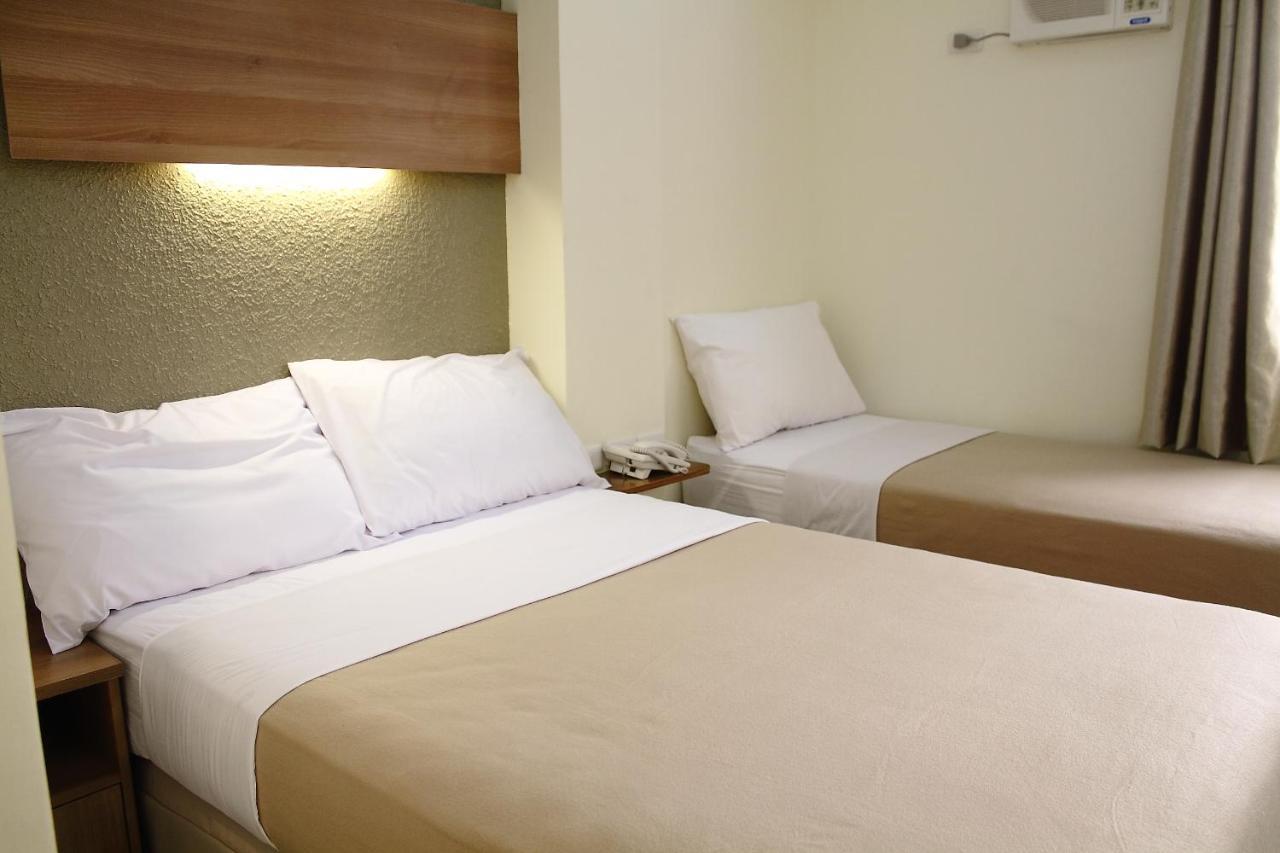 The Center Suites Cebu Stadt Exterior foto
