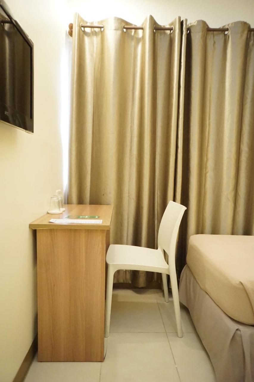 The Center Suites Cebu Stadt Exterior foto